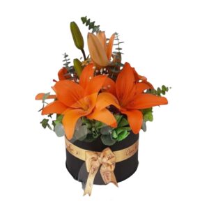 RAMO DE FLORES RD EN CAJA  CON LIRIOS NARANJA