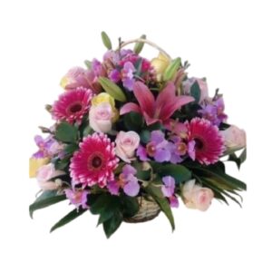 CANASTA  DE FLORES EN ROSAS, LIRIOS, ORQUIDEA Y GERBERA