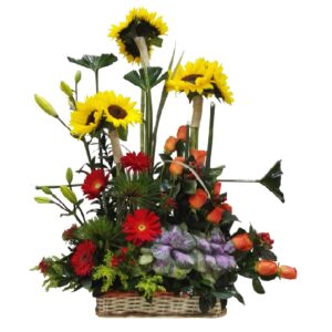 RAMO DE FLORES EN CANASTA CON 12 ROSAS Y FLORES EXOTICAS